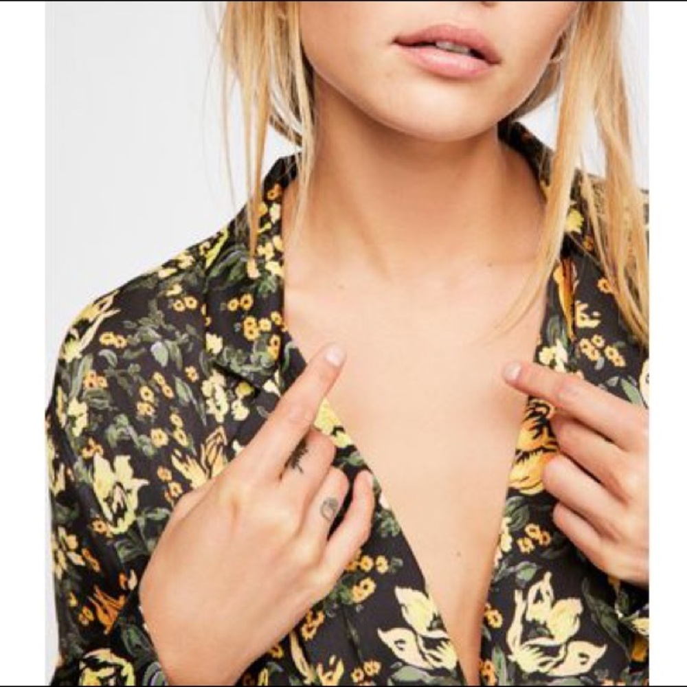 💯%Free PeopleBlack Elsa Printed Bodysuit - Picture 3 of 7